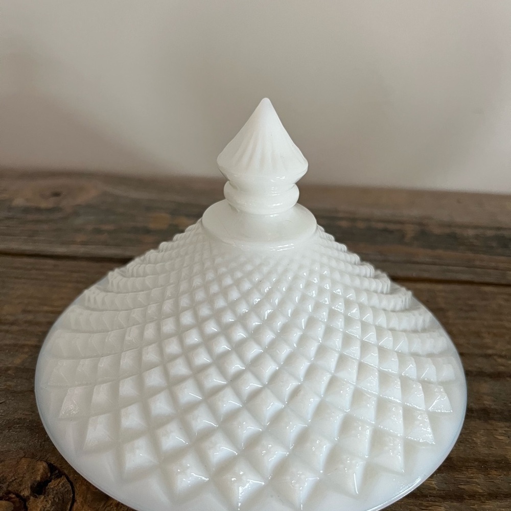 Westmoreland Vintage Diamond Milk Glass trinket dish - Picture 6 of 7